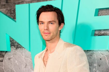 николас холт