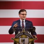 майк джонсон