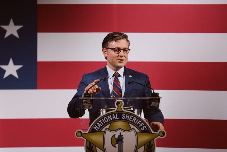 майк джонсон